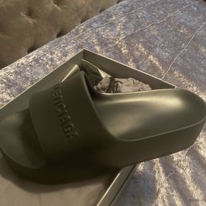 Balenciaga black platform sandal size 40. Fit US 9-9.5.